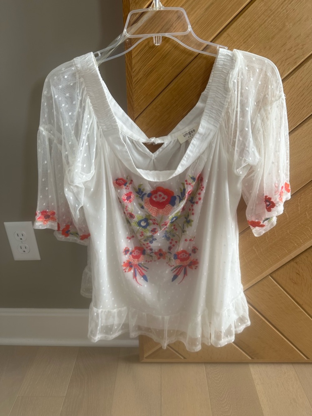 Umgee White Floral Embroidered Peasant Blouse